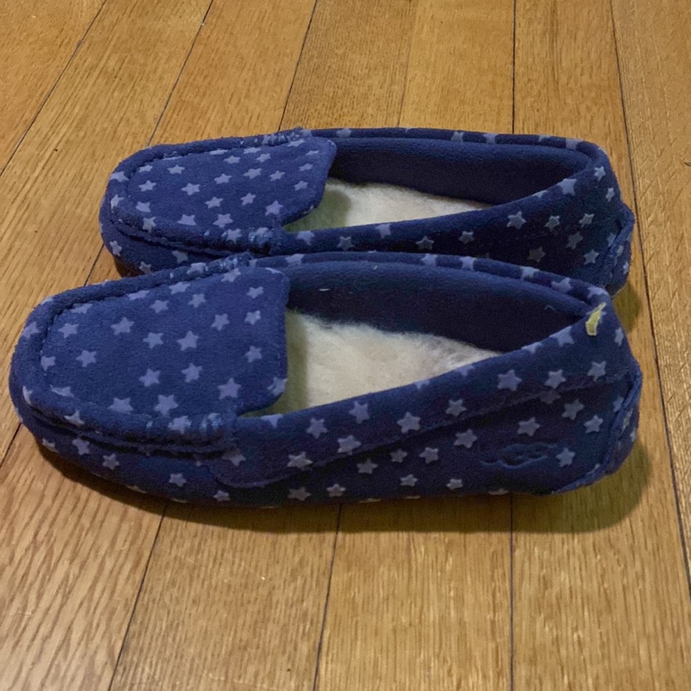 Brand New UGG Preppy Suede Loafers never been worn Sz 13 blue w/ stars